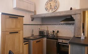Appartement A 50 M De La Place Aux Herbes